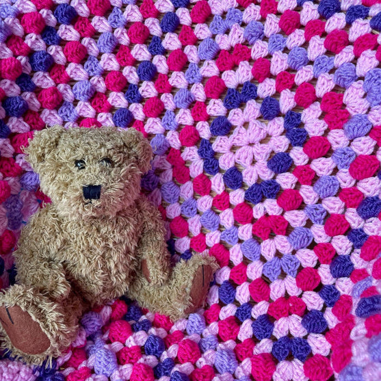 

Bella’s Bobble Granny Square - Decke
1