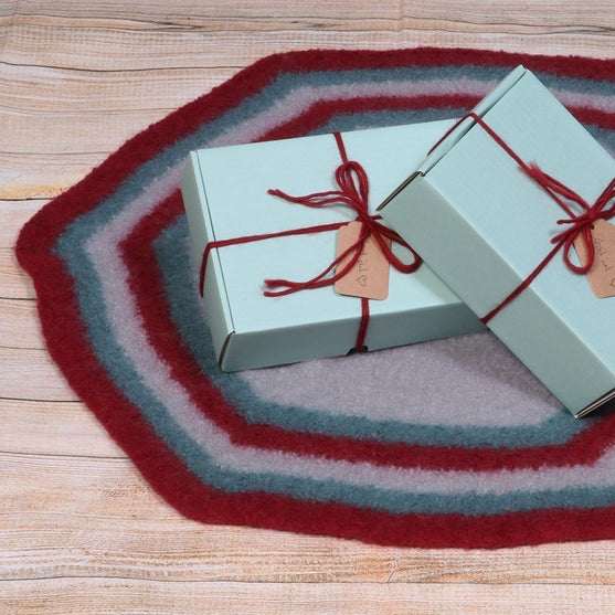 

Gefilzte Weihnachtsbaumdecke
2