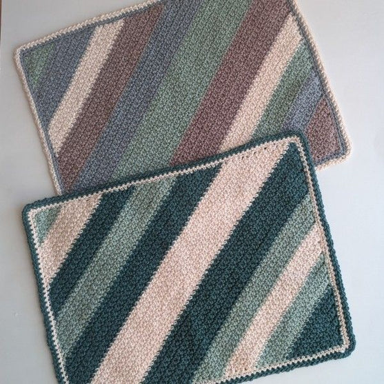 

Crossed - Platzdeckchen und Untersetzer Set
4