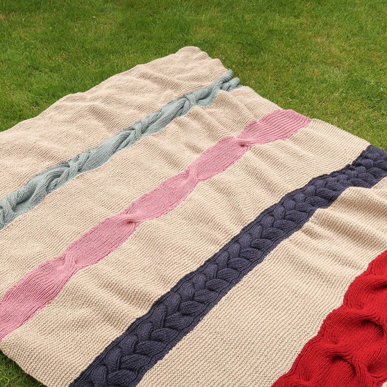 

Quartet Cable Blanket - Decke mit Zopfmuster
5