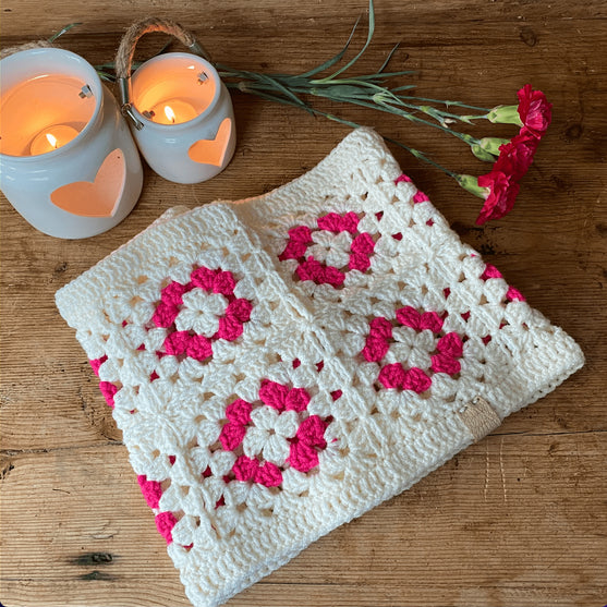 

Circle of Hearts - Loopschal
1