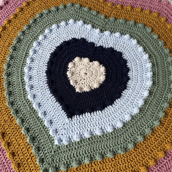 

Atria Bobble Heart - Decke
3