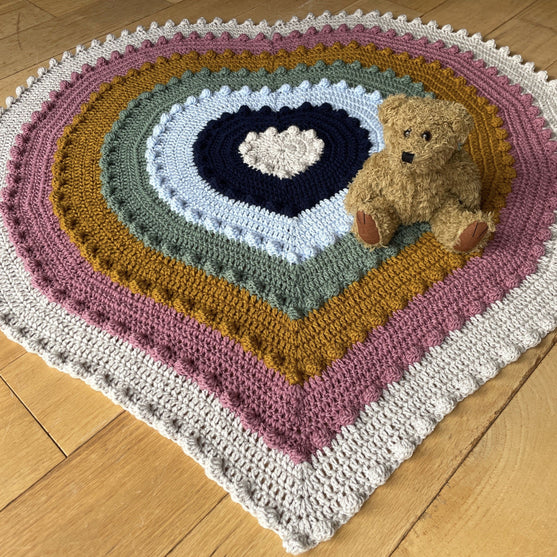 

Atria Bobble Heart - Decke
5