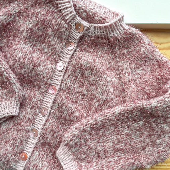 

Miss S - Kinder-Cardigan
1