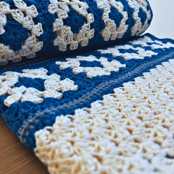 

The Take-Along Blanket - Decke
2